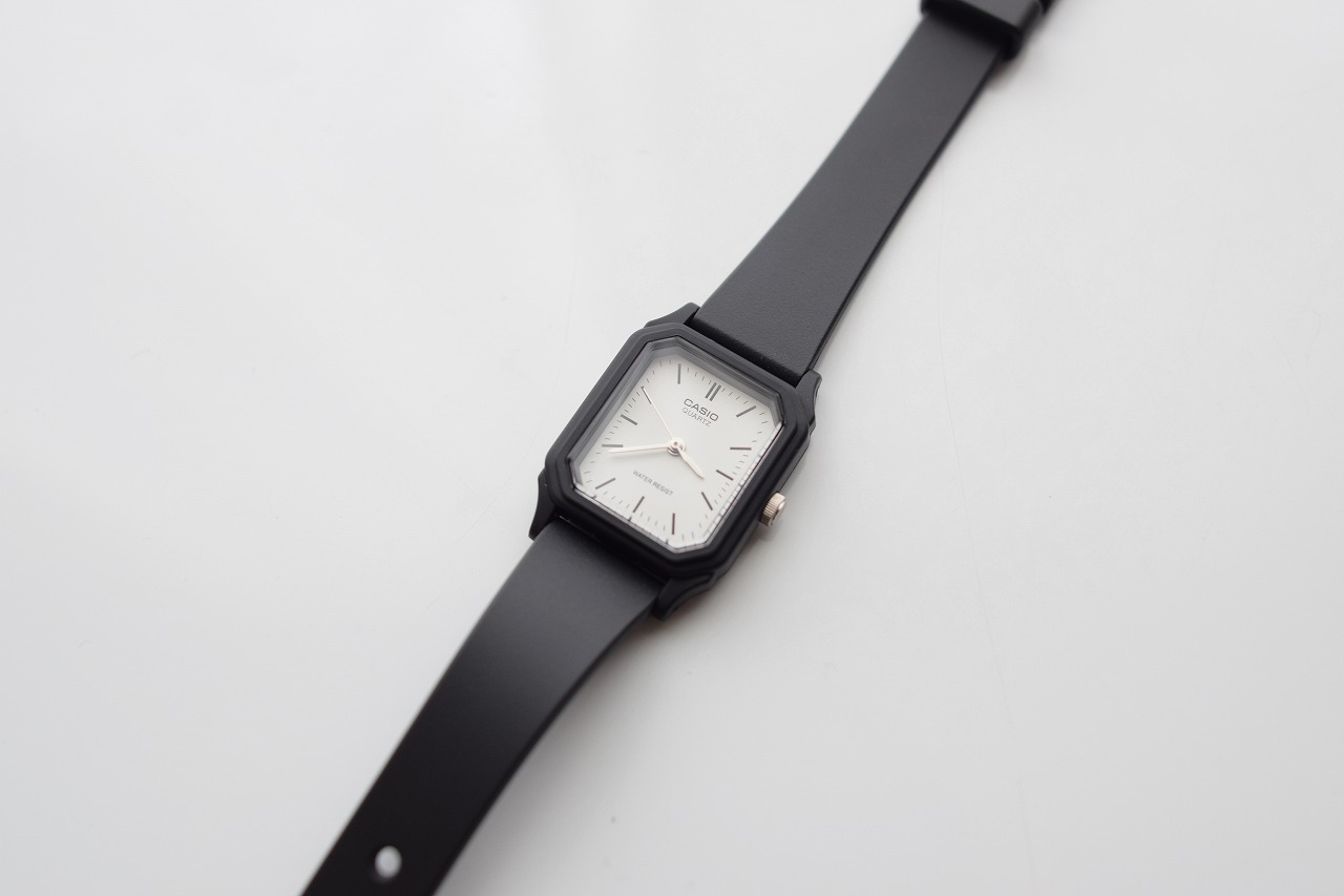 チープカシオの「LQ-142-7E」