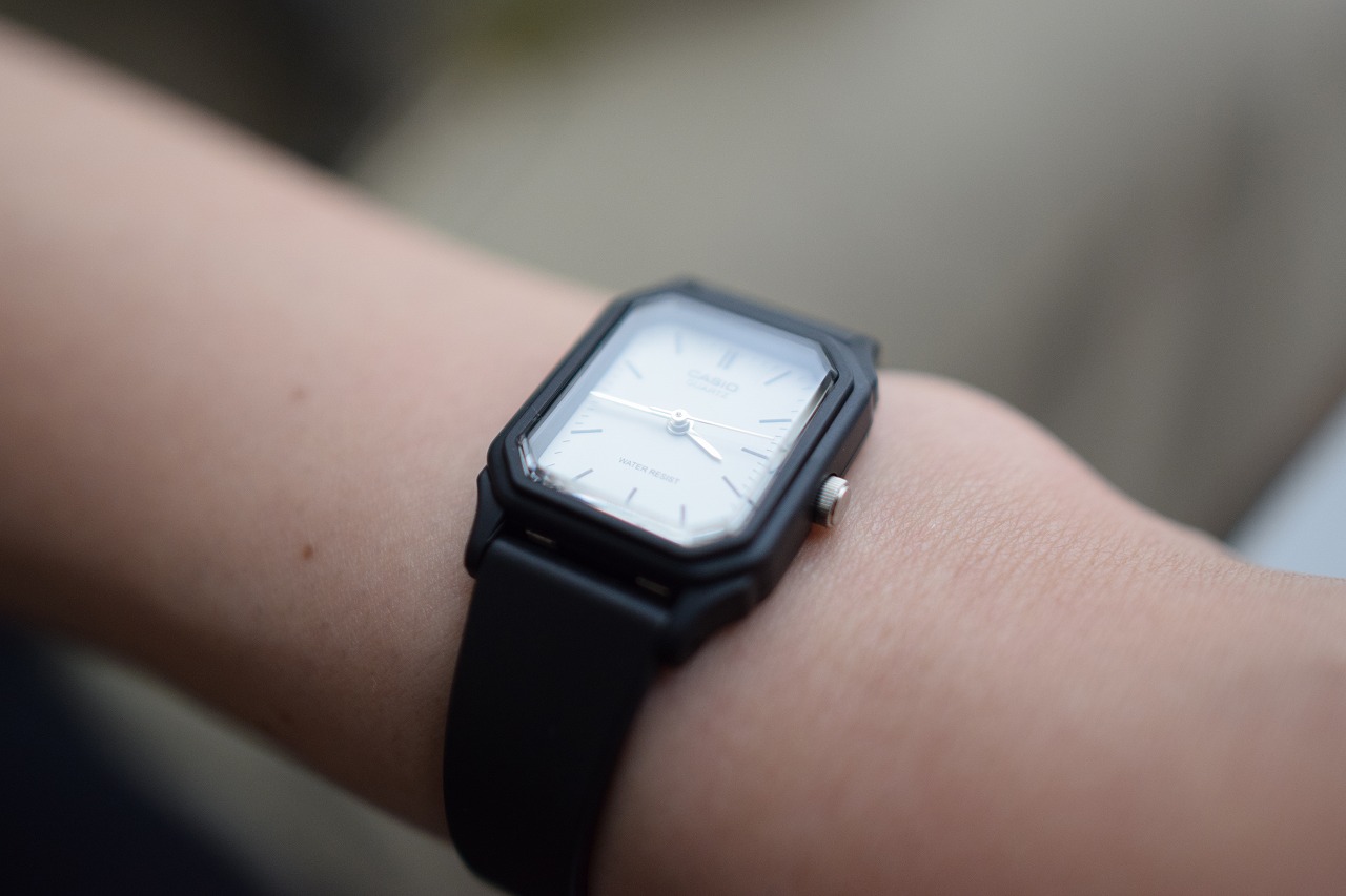 チープカシオ「LQ-142-7E」を装着したところ