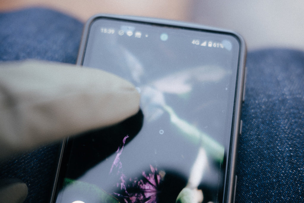 ユニクロのヒートテックライナー ファンクショングローブでスマホ操作