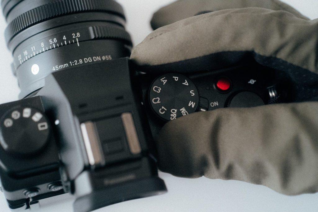 ヒートテックライナー ファンクショングローブでLUMIX S5を操作する